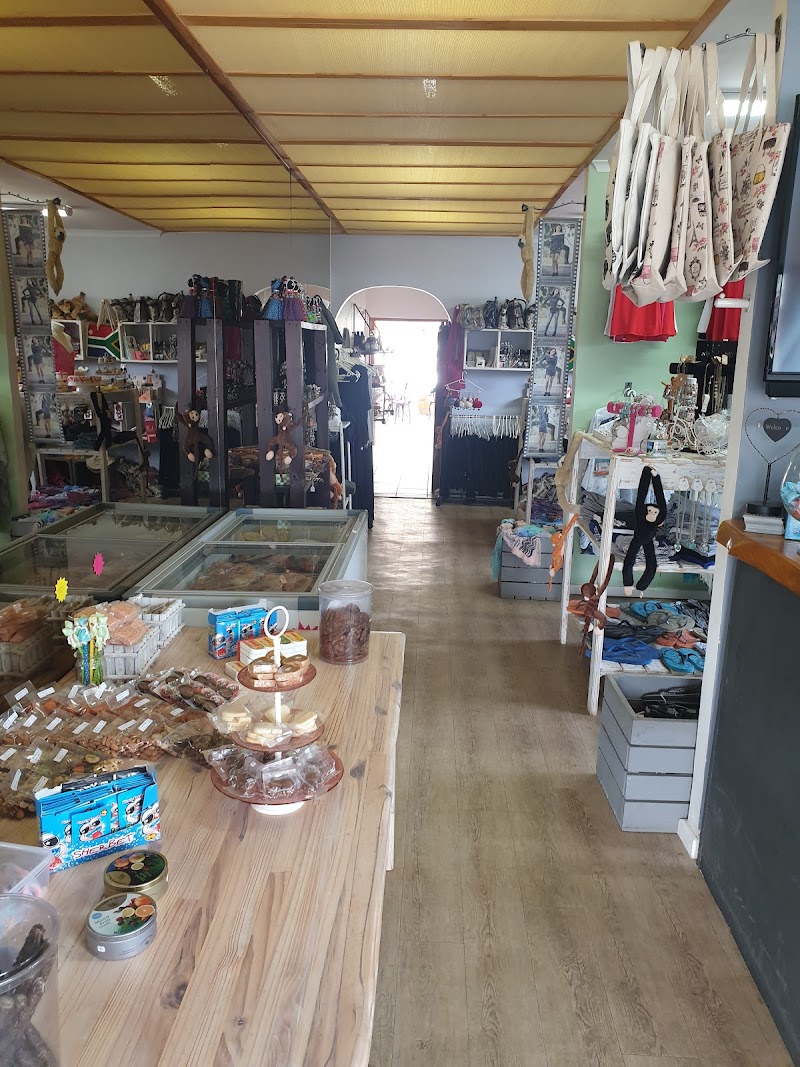 Arias Boutique Family Restaurant/Deli & Gifts — photo 5