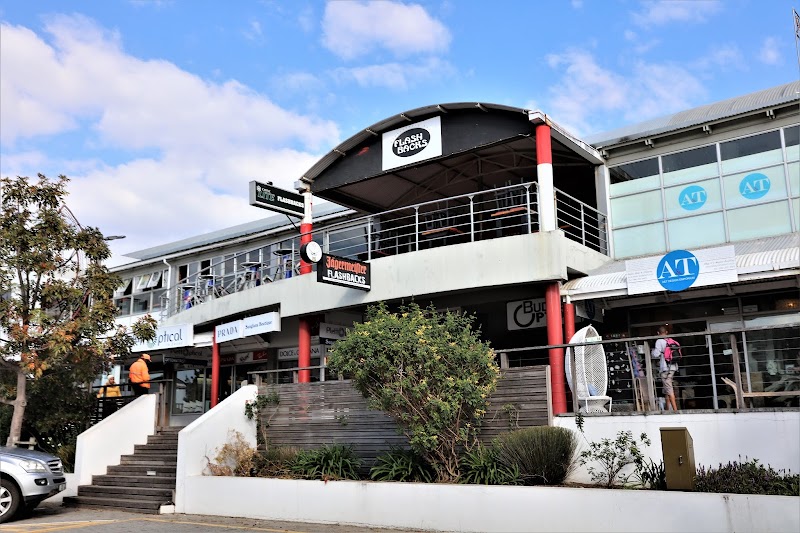 Flashbacks Bar — photo 3