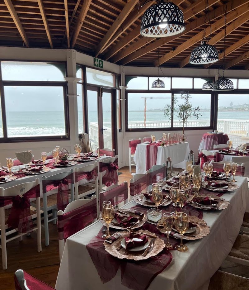 Pavilion Restaurant / Jackal on the Beach