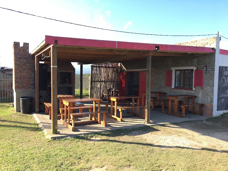 Red Door Tavern /Restautant