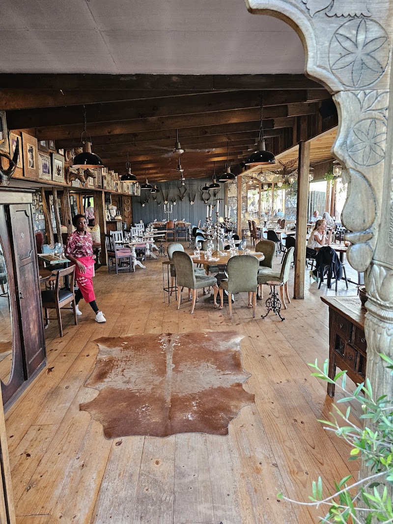 Simon's Bar at Emily Moon — photo 3