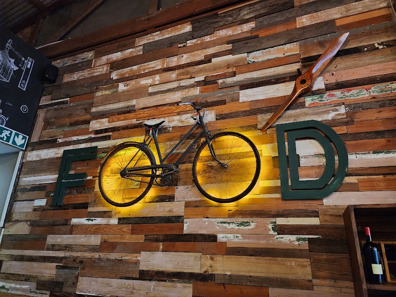 The Bench Eatery & Bar — photo 4
