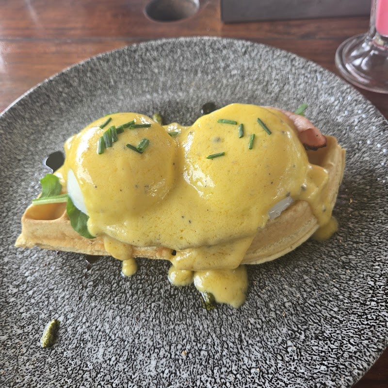 TWIN TREES Waffle House, Pizzeria, Restaurant and Wine Boutique — photo 5